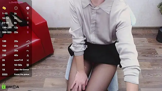 VickyGolden online show from 11/17/25, 04:40