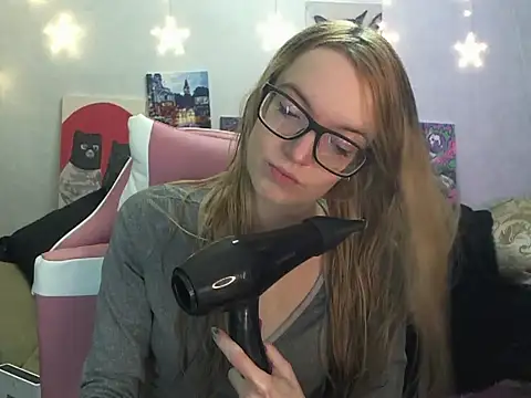 SecretSophia online show from 11/18/25, 09:08