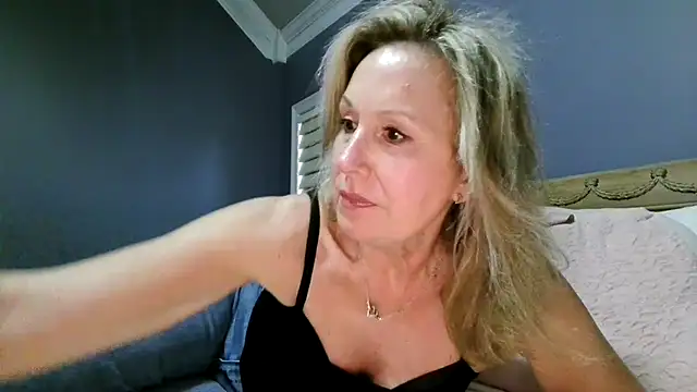Snapshot of Lisaisluscious chatting on 04/29/26, 08:15 Lisaisluscious online show from 04/29/26, 08:15