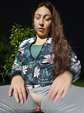 Snapshot of VickyHoult chatting on 04/21/26, 11:29 VickyHoult online show from 04/21/26, 11:29