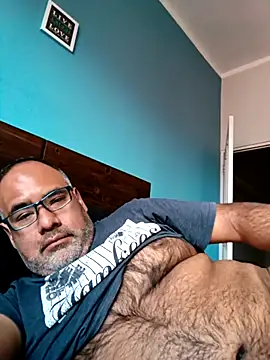 Snapshot of PhillDrake11 chatting on 05/03/26, 05:08 PhillDrake11 online show from 05/03/26, 05:08