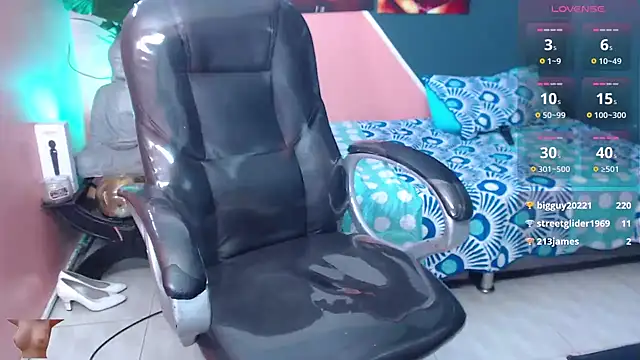 Snapshot of pearl_weet chatting on 02/08/25, 08:32 pearl weet online show from 02/08/25, 08:32