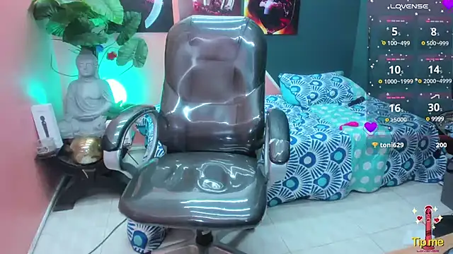 Snapshot of pearl_weet chatting on 02/16/25, 08:44 pearl weet online show from 02/16/25, 08:44