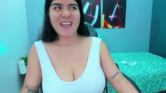 Snapshot of pearl_weet chatting on 02/22/25, 05:46 pearl weet online show from 02/22/25, 05:46