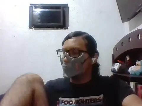 Snapshot of HardestPepe chatting on 11/13/25, 02:10 HardestPepe online show from 11/13/25, 02:10