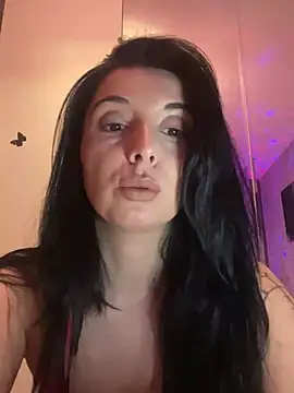 Snapshot of YreneRay chatting on 12/10/24, 11:43 YreneRay online show from 12/10/24, 11:43