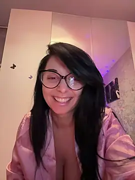 Snapshot of YreneRay chatting on 12/26/24, 01:43 YreneRay online show from 12/26/24, 01:43