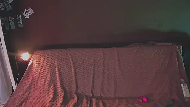Snapshot of juby_yuby chatting on 10/19/25, 01:45 juby yuby online show from 10/19/25, 01:45