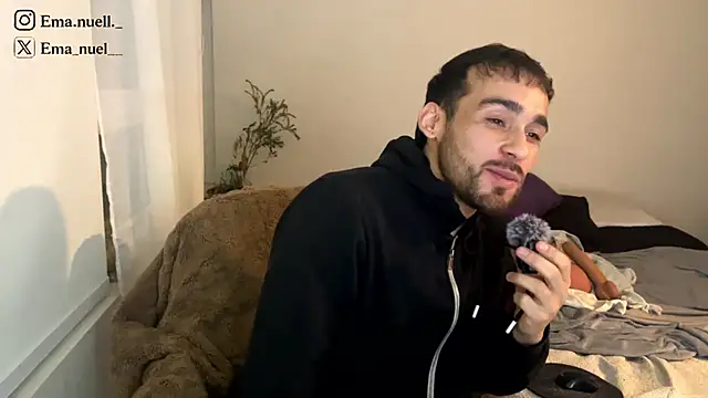 Snapshot of Emanuell__ chatting on 05/21/26, 11:12 Emanuell online show from 05/21/26, 11:12