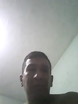 Snapshot of regero13 chatting on 11/17/25, 04:40 regero13 online show from 11/17/25, 04:40