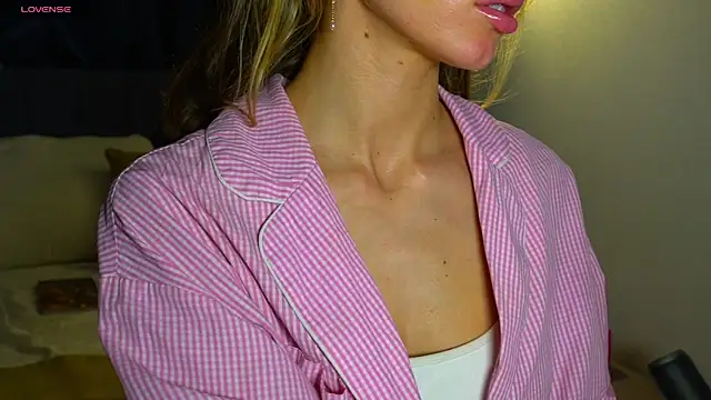 Snapshot of Danielle_Thomas chatting on 03/27/26, 12:49 Danielle Thomas online show from 03/27/26, 12:49