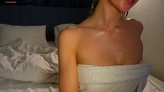 Snapshot of Danielle_Thomas chatting on 04/23/26, 11:18 Danielle Thomas online show from 04/23/26, 11:18