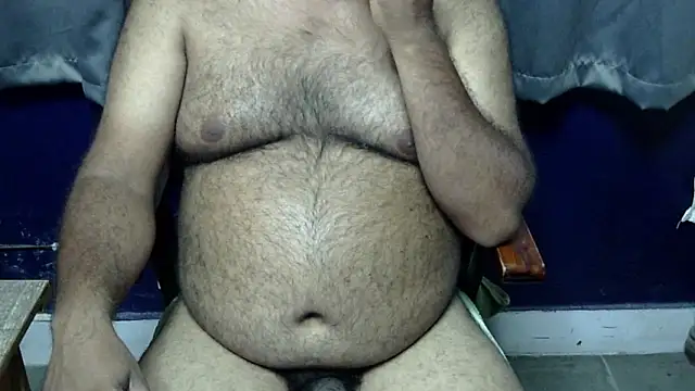 Snapshot of hairysubcub_70 chatting on 05/16/26, 06:43 hairysubcub 70 online show from 05/16/26, 06:43