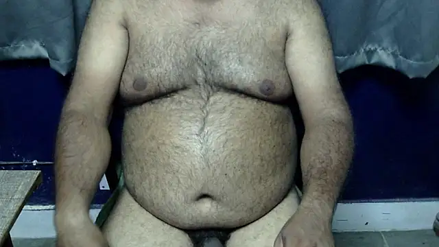 Snapshot of hairysubcub_70 chatting on 05/17/26, 06:15 hairysubcub 70 online show from 05/17/26, 06:15