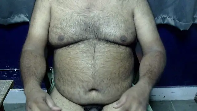 Snapshot of hairysubcub_70 chatting on 05/19/26, 07:04 hairysubcub 70 online show from 05/19/26, 07:04