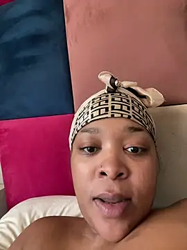 Snapshot of sexyTHANDO chatting on 05/16/26, 05:26 sexyTHANDO online show from 05/16/26, 05:26