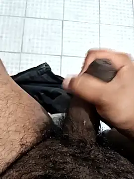 Gerardo31017 online show from 11/17/25, 06:19