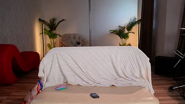 Snapshot of KittyCaitlin chatting on 04/21/26, 02:51 KittyCaitlin online show from 04/21/26, 02:51