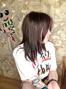 Snapshot of LazyTanukii chatting on 12/19/25, 06:31 LazyTanukii online show from 12/19/25, 06:31