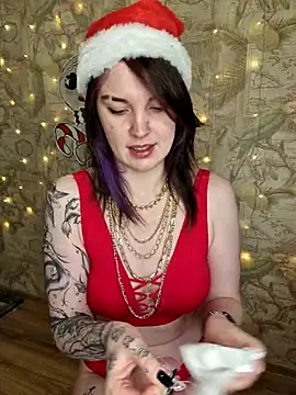 Snapshot of LazyTanukii chatting on 12/23/25, 06:44 LazyTanukii online show from 12/23/25, 06:44