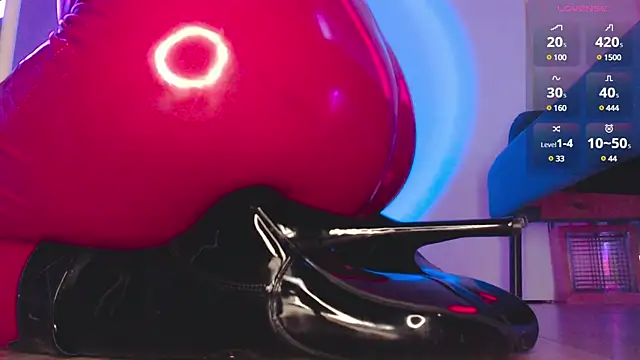 Snapshot of auroralatexprincess chatting on 02/06/25, 09:28 auroralatexprincess online show from 02/06/25, 09:28