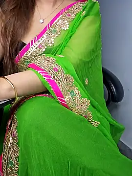 Snapshot of aliyaah_singh chatting on 01/17/25, 09:17 aliyaah singh online show from 01/17/25, 09:17