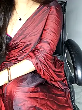 Snapshot of aliyaah_singh chatting on 11/19/25, 05:57 aliyaah singh online show from 11/19/25, 05:57