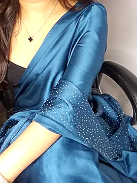 Snapshot of aliyaah_singh chatting on 11/20/25, 05:23 aliyaah singh online show from 11/20/25, 05:23