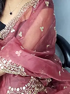 Snapshot of aliyaah_singh chatting on 12/16/25, 06:13 aliyaah singh online show from 12/16/25, 06:13