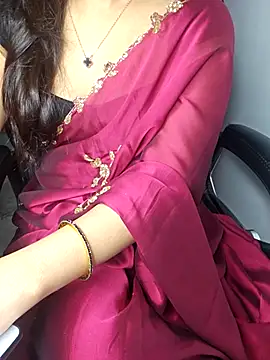 Snapshot of aliyaah_singh chatting on 12/19/25, 06:04 aliyaah singh online show from 12/19/25, 06:04