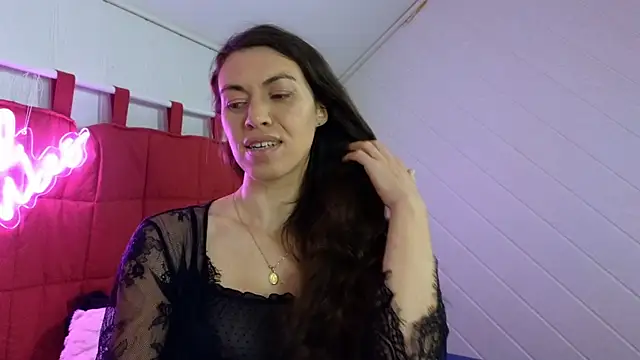 Snapshot of TiffanyDollxxx chatting on 12/14/25, 09:52 TiffanyDollxxx online show from 12/14/25, 09:52