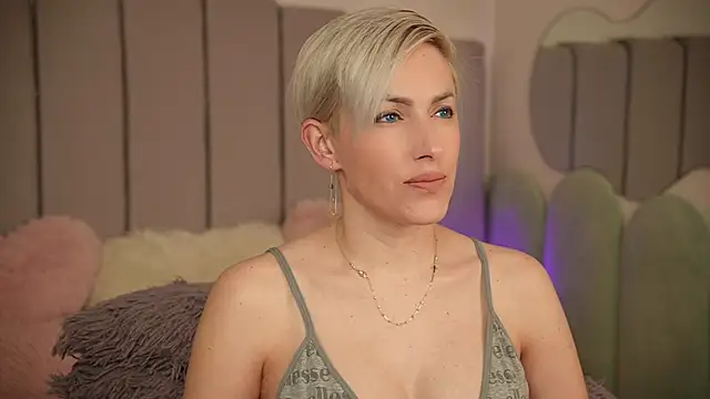 Snapshot of VickySecret96 chatting on 03/02/25, 05:58 VickySecret96 online show from 03/02/25, 05:58