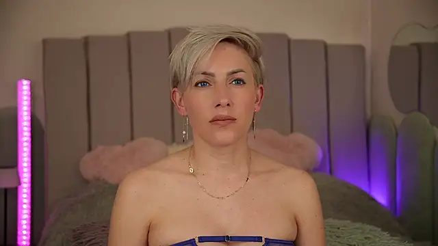 Snapshot of VickySecret96 chatting on 03/13/25, 06:12 VickySecret96 online show from 03/13/25, 06:12