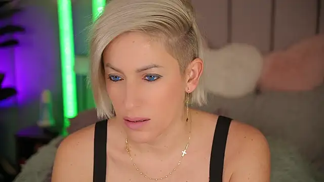 Snapshot of VickySecret96 chatting on 11/27/25, 05:59 VickySecret96 online show from 11/27/25, 05:59