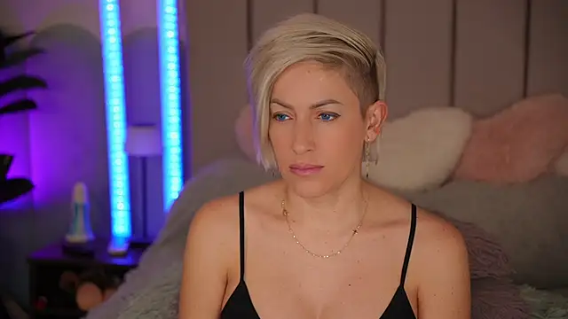 Snapshot of VickySecret96 chatting on 12/05/25, 05:53 VickySecret96 online show from 12/05/25, 05:53