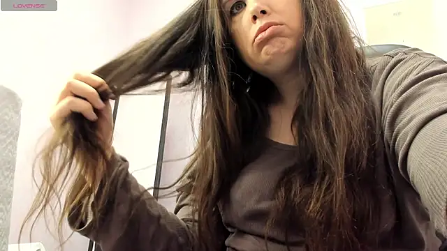 Snapshot of BattyMoll chatting on 04/07/26, 03:45 BattyMoll online show from 04/07/26, 03:45