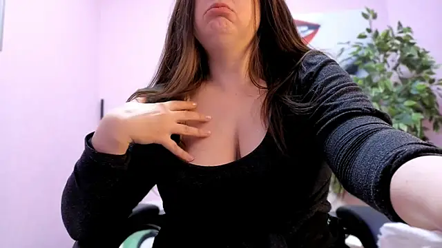 Snapshot of BattyMoll chatting on 04/16/26, 08:53 BattyMoll online show from 04/16/26, 08:53