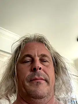 Snapshot of zeus337 chatting on 11/09/25, 04:05 zeus337 online show from 11/09/25, 04:05