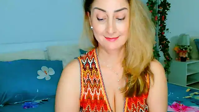 Snapshot of Tyana40 chatting on 03/19/25, 05:41 Tyana40 online show from 03/19/25, 05:41