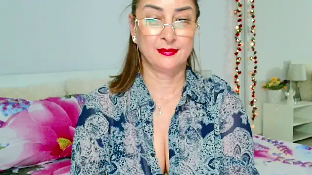 Snapshot of Tyana40 chatting on 05/15/26, 11:12 Tyana40 online show from 05/15/26, 11:12