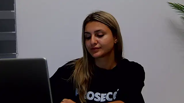 NicolePlay online show from 05/30/26, 08:28