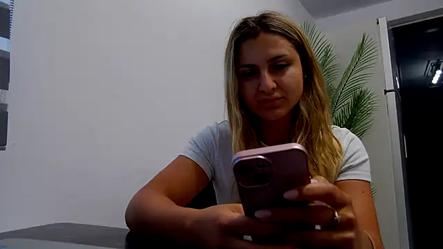 Snapshot of NicolePlay chatting on 07/06/26, 03:03 NicolePlay online show from 07/06/26, 03:03