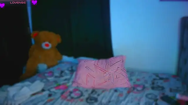 Snapshot of Mishukitty chatting on 11/30/25, 05:55 Mishukitty online show from 11/30/25, 05:55