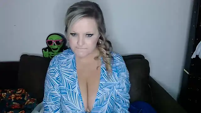 BigTitBarbie68 online show from 10/19/25, 04:51