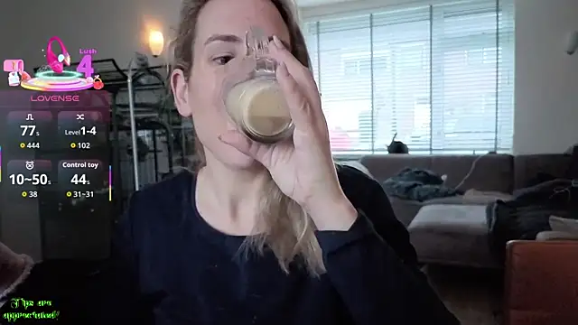 Snapshot of NaomiAndFriends chatting on 02/13/26, 08:32 NaomiAndFriends online show from 02/13/26, 08:32