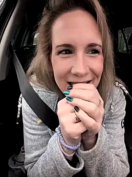 Snapshot of NaomiAndFriends chatting on 04/11/26, 09:13 NaomiAndFriends online show from 04/11/26, 09:13