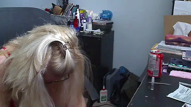 Snapshot of XTRAHORNYONE chatting on 02/25/25, 04:10 XTRAHORNYONE online show from 02/25/25, 04:10