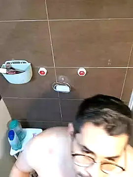 Snapshot of towers_j chatting on 02/20/25, 04:36 towers j online show from 02/20/25, 04:36