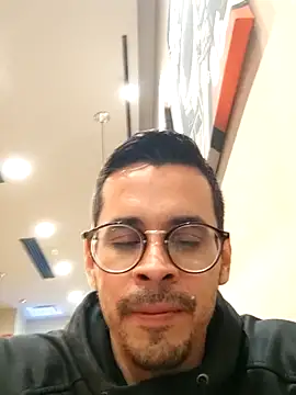 Snapshot of towers_j chatting on 03/22/25, 01:43 towers j online show from 03/22/25, 01:43