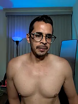 Snapshot of towers_j chatting on 09/13/25, 03:50 towers j online show from 09/13/25, 03:50